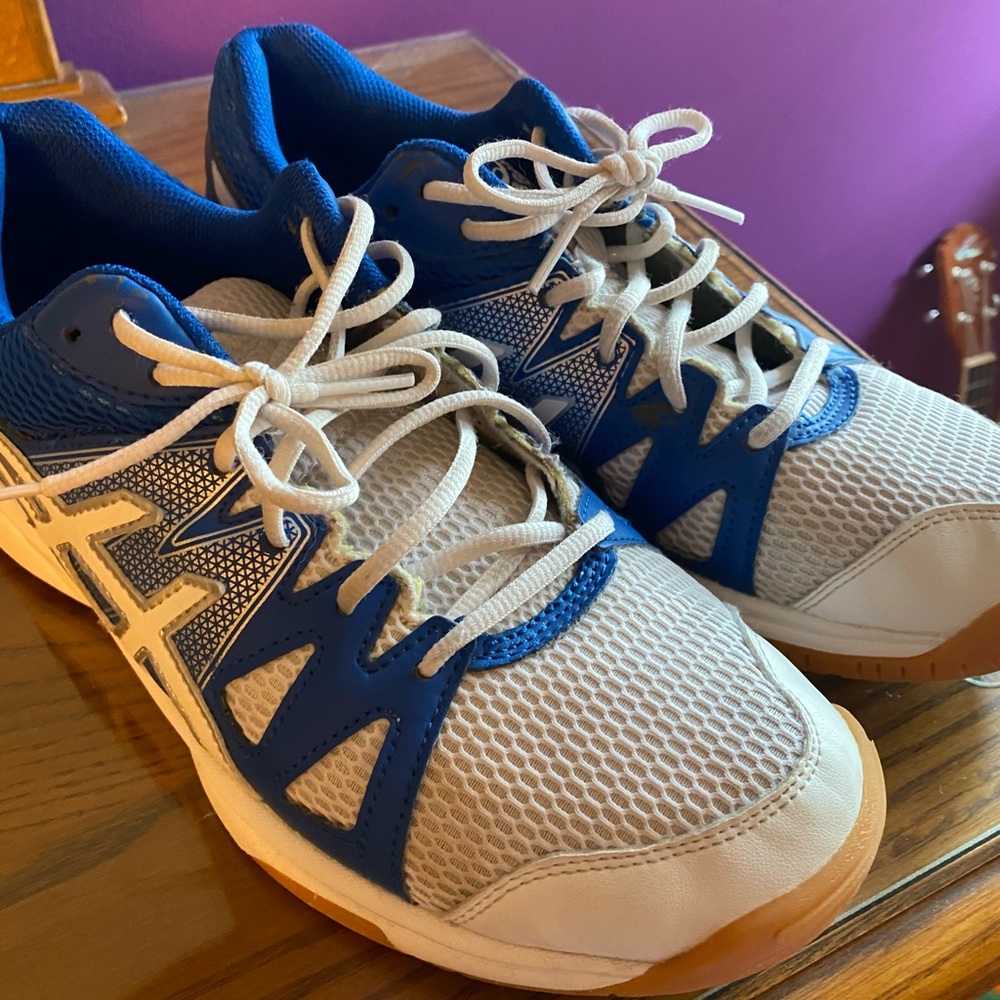 ASICS women’s Gel-Upcourt 1 Volleyball Shoe